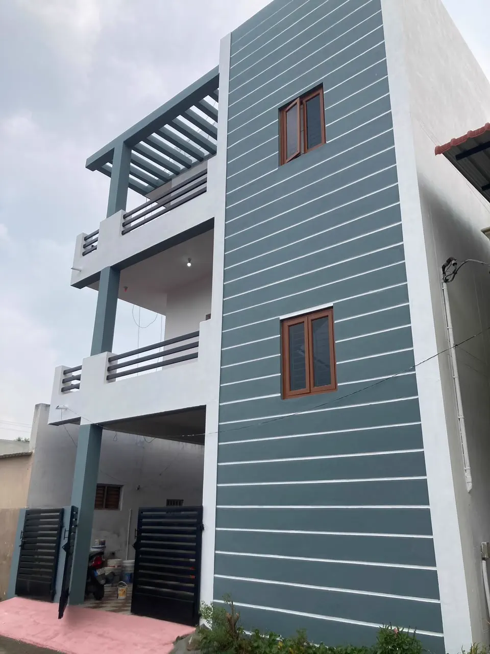 Residence side elevation in teal with white horizontal groove lines